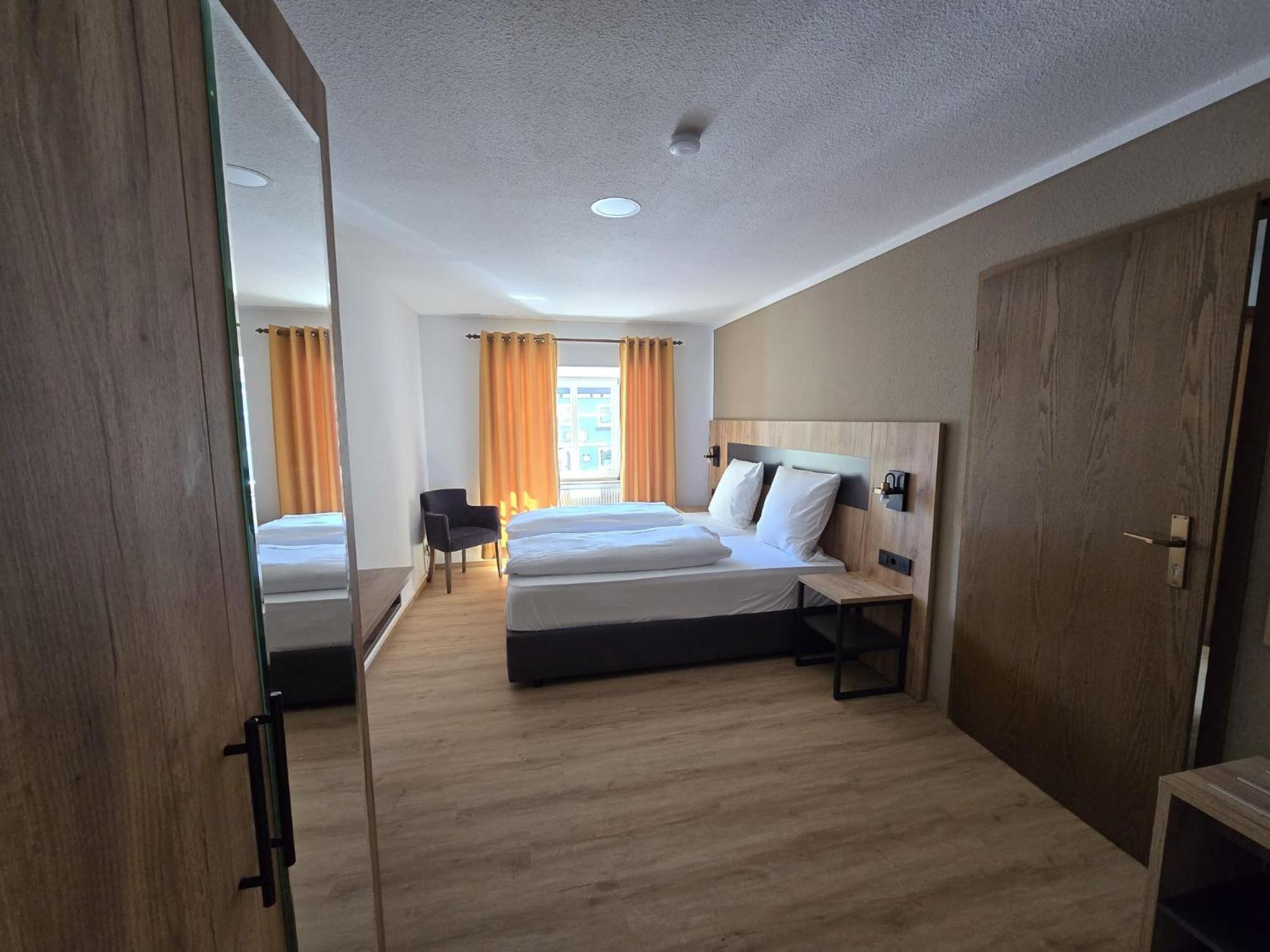 Landgasthof Kreuz Mit Gaestehaus Immendingen エクステリア 写真
