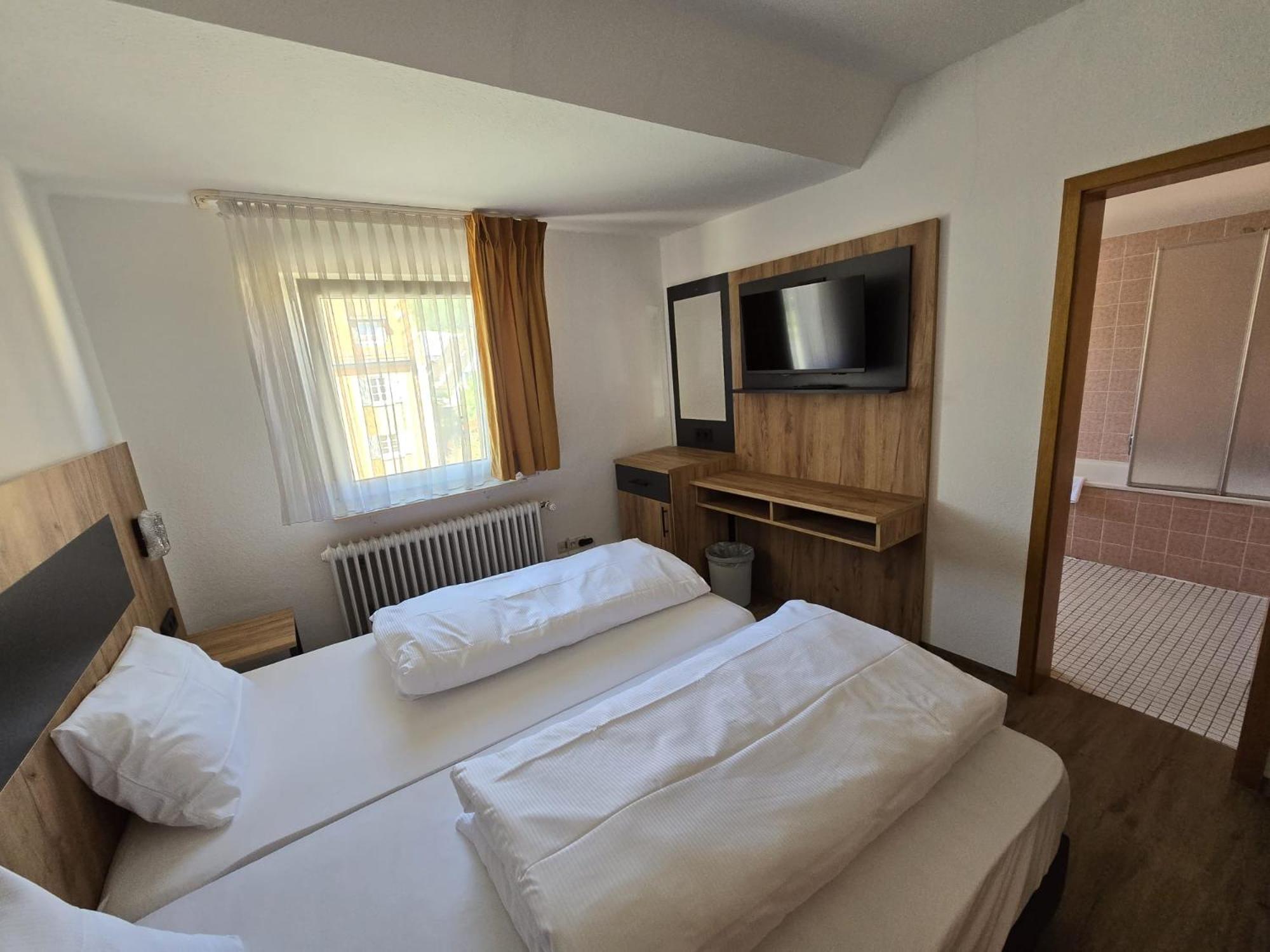 Landgasthof Kreuz Mit Gaestehaus Immendingen エクステリア 写真